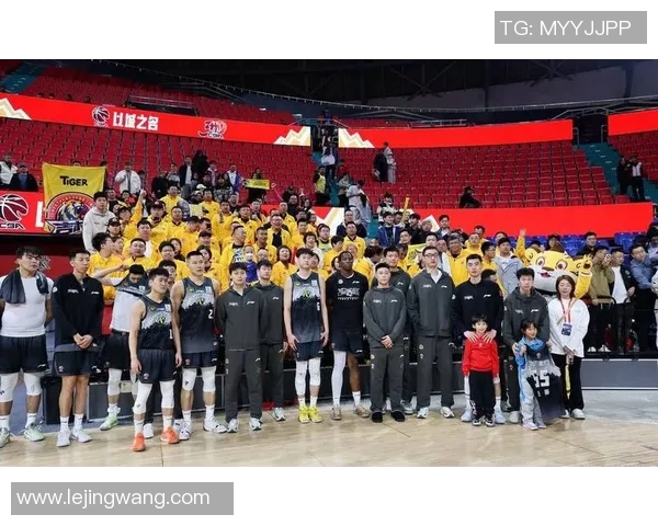 CBA精彩对决吉林队与山东队的巅峰对抗集锦回顾